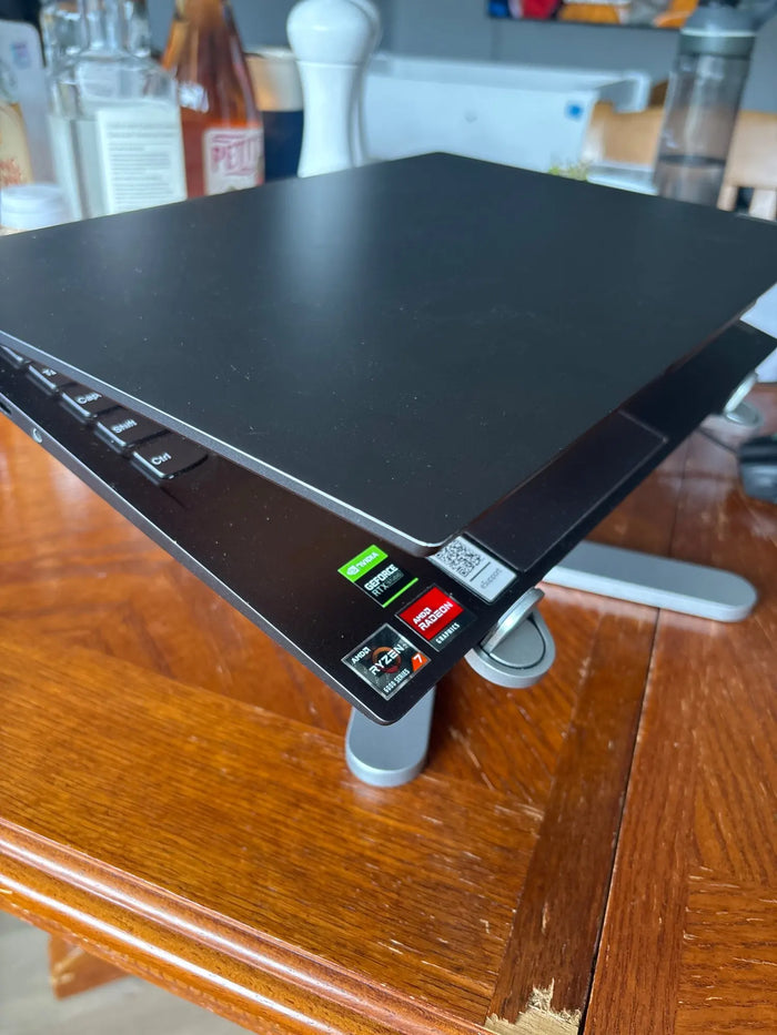 Customer review photo of the laptop stand