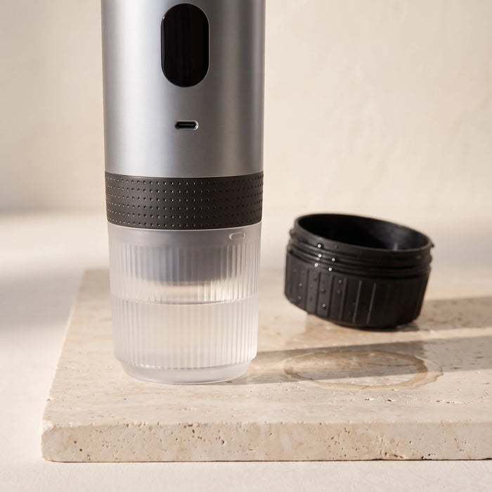 The portable espresso maker — Rinses itself through
