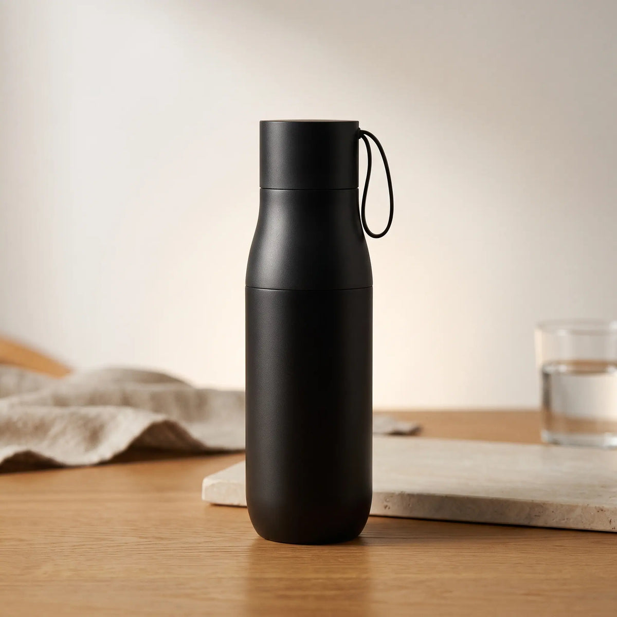The smart water bottle in Mystic Black